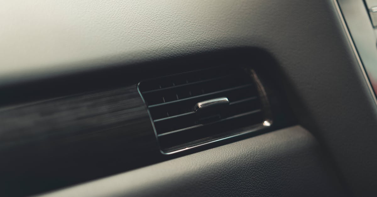 Ukryta wentylacja w listwach przypodłogowych i meblach: cichy rekuperator bez sufitów podwieszanych