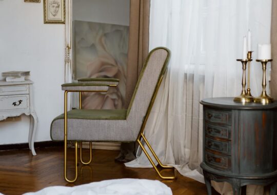 Zasłony termoaktywne z PCM: niewidzialny magazyn ciepła dla salonu i sypialni (komfort bez klimatyzacji)