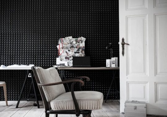 Meble termoakustyczne z PCM i grzybni: ciche, stabilne temperaturowo i zdrowe wnętrza 3 w 1