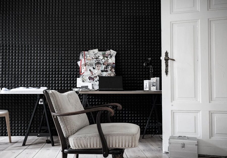 Meble termoakustyczne z PCM i grzybni: ciche, stabilne temperaturowo i zdrowe wnętrza 3 w 1